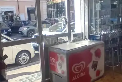 Negozio in affitto, Via Michele Amari, Roma