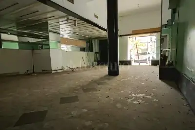 Negozio in vendita, Viale Umberto I 131, Sassari