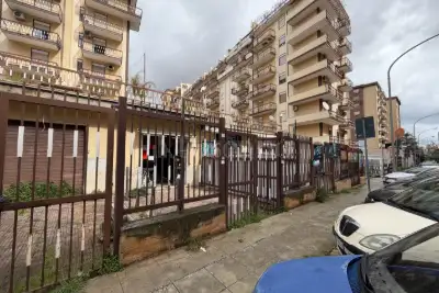 Negozio in vendita, Via Michele Titone, Palermo