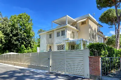 Villa in vendita, Via Luigi Pirandello, Camaiore