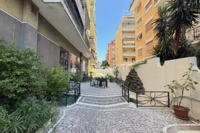 Casa in vendita, Via Jacopo Sannazzaro, Roma