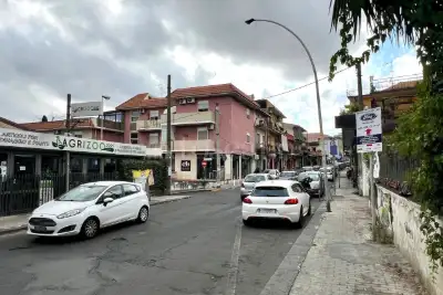 Magazzino in vendita, Via Giovanni Pascoli, Gravina di Catania