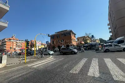 Attività Commerciale in vendita, Via Gregorio XI, Roma