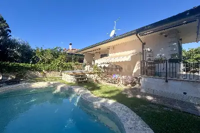 Villa in vendita, Via Torcegno, Roma