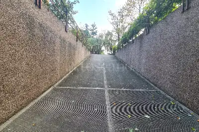 Box in vendita, Via Maroncelli 10, Monza