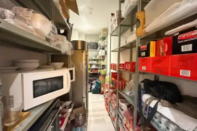 Negozio in vendita, Viale Pratese, Sesto Fiorentino