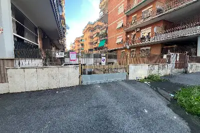 Box in vendita, Via delle Aleutine, Roma