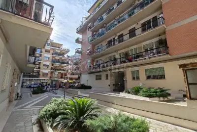 Casa in vendita, Via Silvestri, Roma