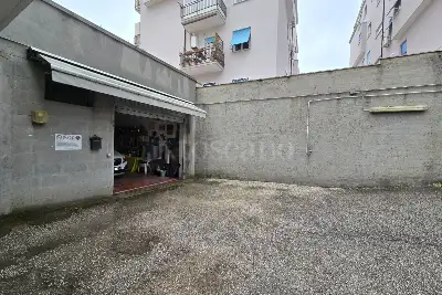 Box in vendita, Via Tuscolana, Roma