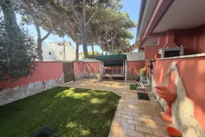 Villino a Schiera in vendita, Viale Enea, Ardea