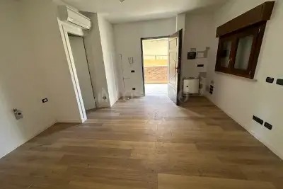 Ufficio in vendita, Via Santorre di Santarosa, Pomezia