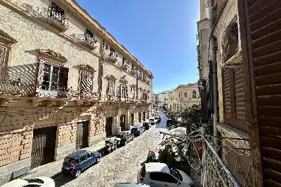 Casa in vendita, Piazza Teatro Santa Cecilia, Palermo