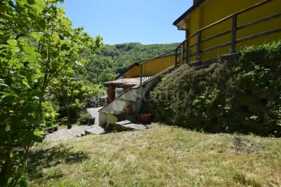 Villa in vendita, Loc. La Casa, Vernio