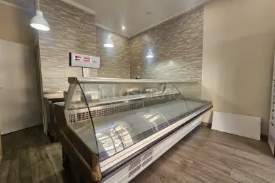 Negozio in vendita, Viale Marconi, Anzio