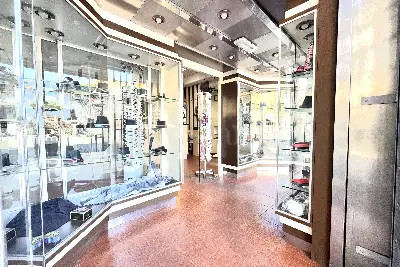 Attività Commerciale in vendita, Largo padre Leonardo bello, Roma