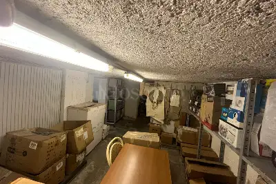 Negozio in vendita, Via Raffaele De Cesare, Roma