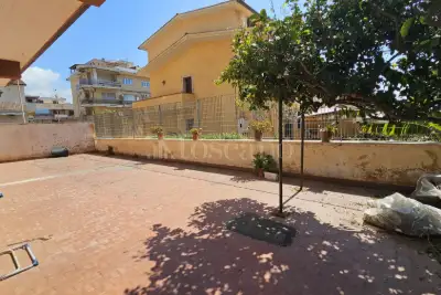 Casa in vendita, Largo Gran Bretagna, Pomezia