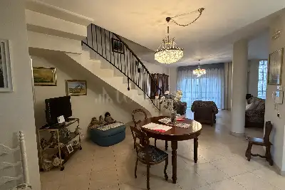 Palazzo in vendita, Via Edmondo de Amicis, Noicattaro