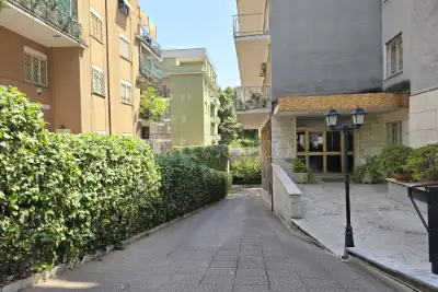 Box in vendita, Via Meropia, Roma