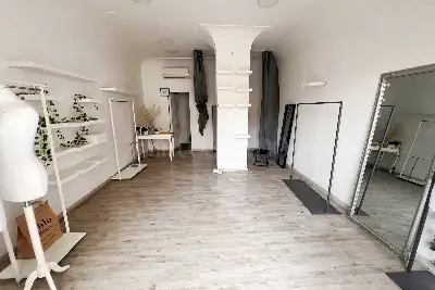 Negozio in vendita, Via Edoardo Jenner, Roma