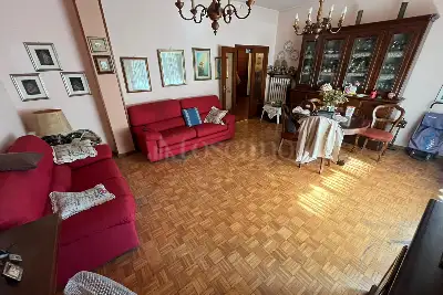 Casa in vendita, Via Ferrara, Prato