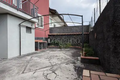 Casa Indipendente in vendita, Via Monte Grappa, Nicolosi