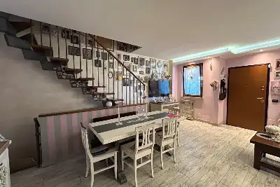 Villino a Schiera in vendita, Via Bedollo, Roma