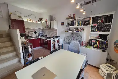 Villino a Schiera in vendita, Via Azzanello , Roma