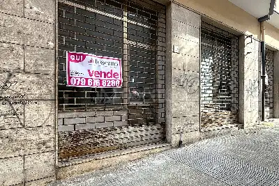 Magazzino in vendita, Viale Umberto F 132, Sassari