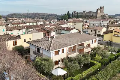 Villino a Schiera in vendita, Vicolo Brolo, Ponti sul Mincio