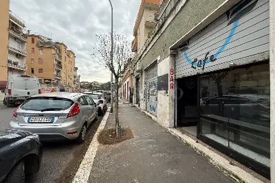 Negozio in vendita, Via Ludovica Albertoni , Roma