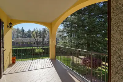 Villa Bifamiliare in vendita, Via della Repubblica, Bisuschio