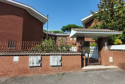 Villino a Schiera in vendita, Via della Stazione di Ciampino, Roma