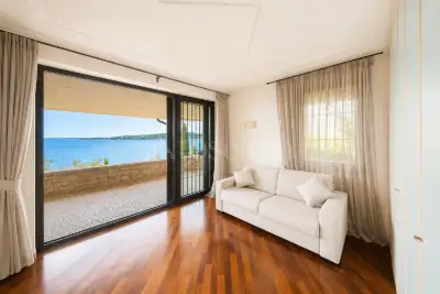 Villa in vendita, Via Alessandro Volta, Padenghe sul Garda