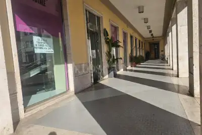 Negozio in affitto, Piazza della Libertà, Latina