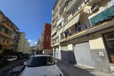 Box in vendita, Via Consalvo, Napoli