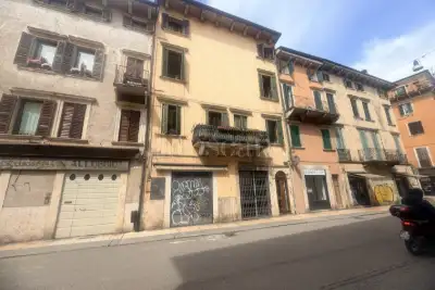 Negozio in affitto, Via Giosuè Carducci, Verona