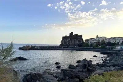 Casa in vendita, Via Re Martino, Aci Castello