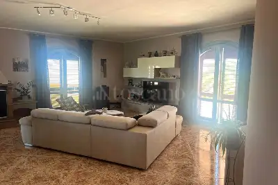 Casa in vendita, Via Antonio Vivaldi, Uta