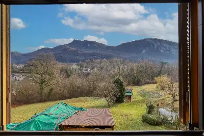 Casa Indipendente in vendita, Via Della Repubblica, Bisuschio