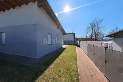 Villa in vendita, Via Dei Motti, Marchirolo