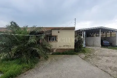 Casa Indipendente in vendita, Via Le Piane, Collecorvino