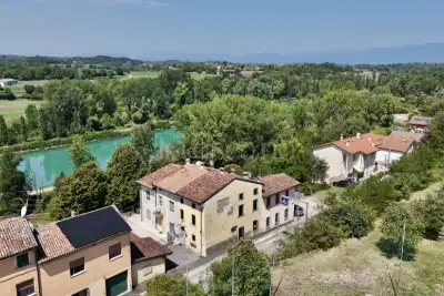 Villino a Schiera in vendita, Via del Garda, Valeggio sul Mincio