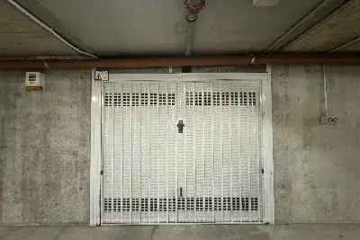 Box in affitto, Largo Zanuso 4, Milano