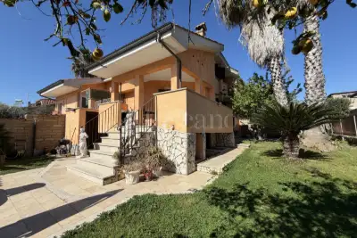 Villino a Schiera in vendita, Via Urbino, Ardea