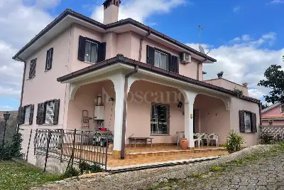 Casa in vendita, Via Casaluce, Roma