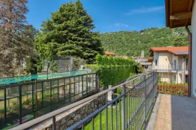 Villa Bifamiliare in vendita, Viale Ernesto Thomas, Brusimpiano