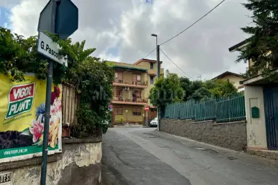 Magazzino in vendita, Via Giovanni Pascoli, Gravina di Catania