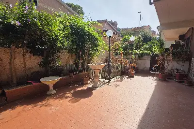 Villino a Schiera in vendita, Via degli Ossoli, Roma