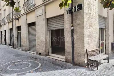 Negozio in affitto, Via Federico Fratini, Terni